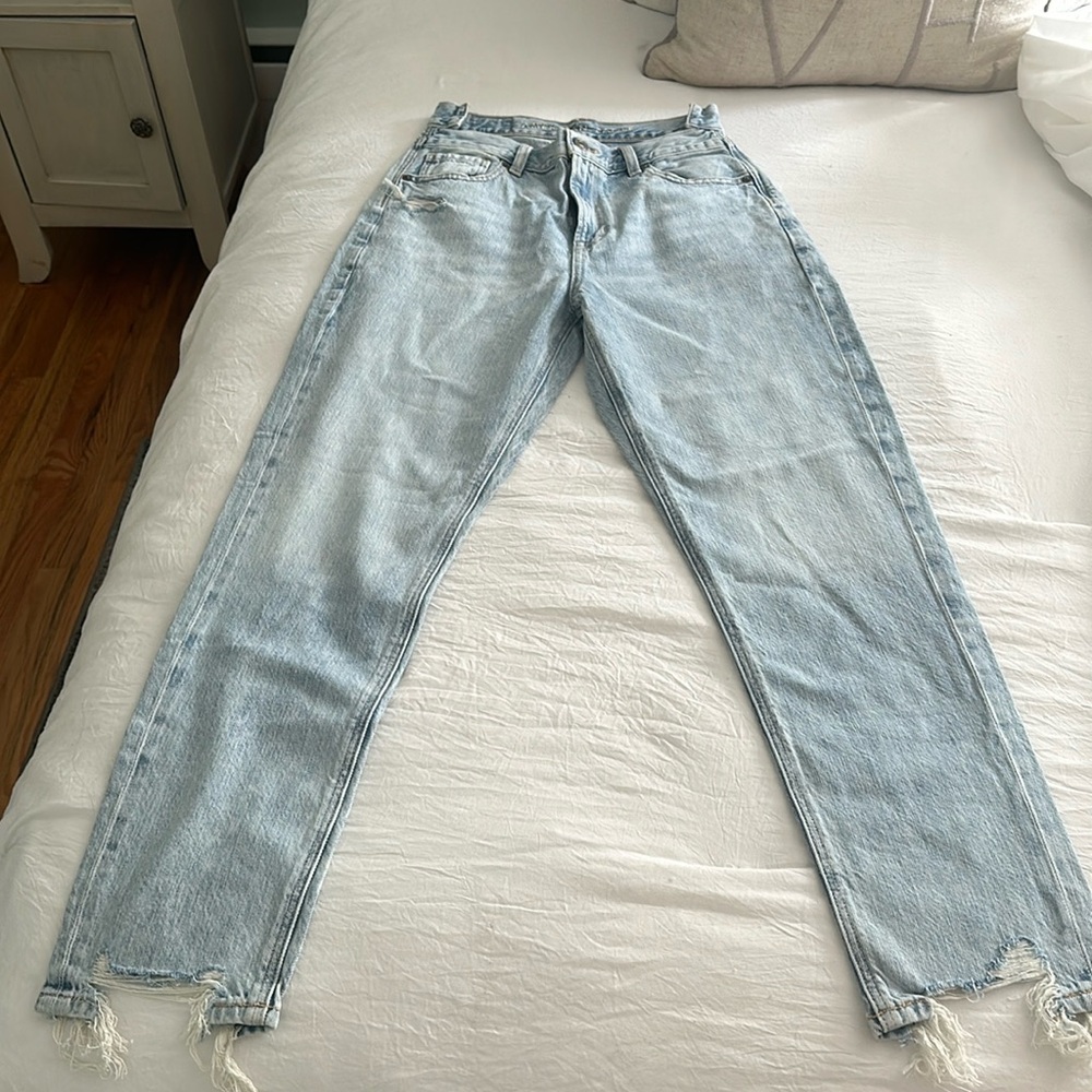 NWOT American Eagle Distressed High Waisted Jeans